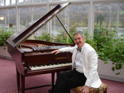 Pianist - Peter: