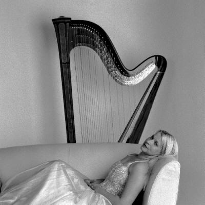 Maxine - Harpist
