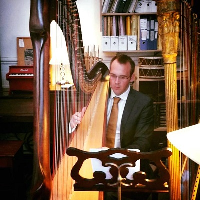 Harpist - Llwelyn