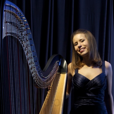 Valeria - harpist